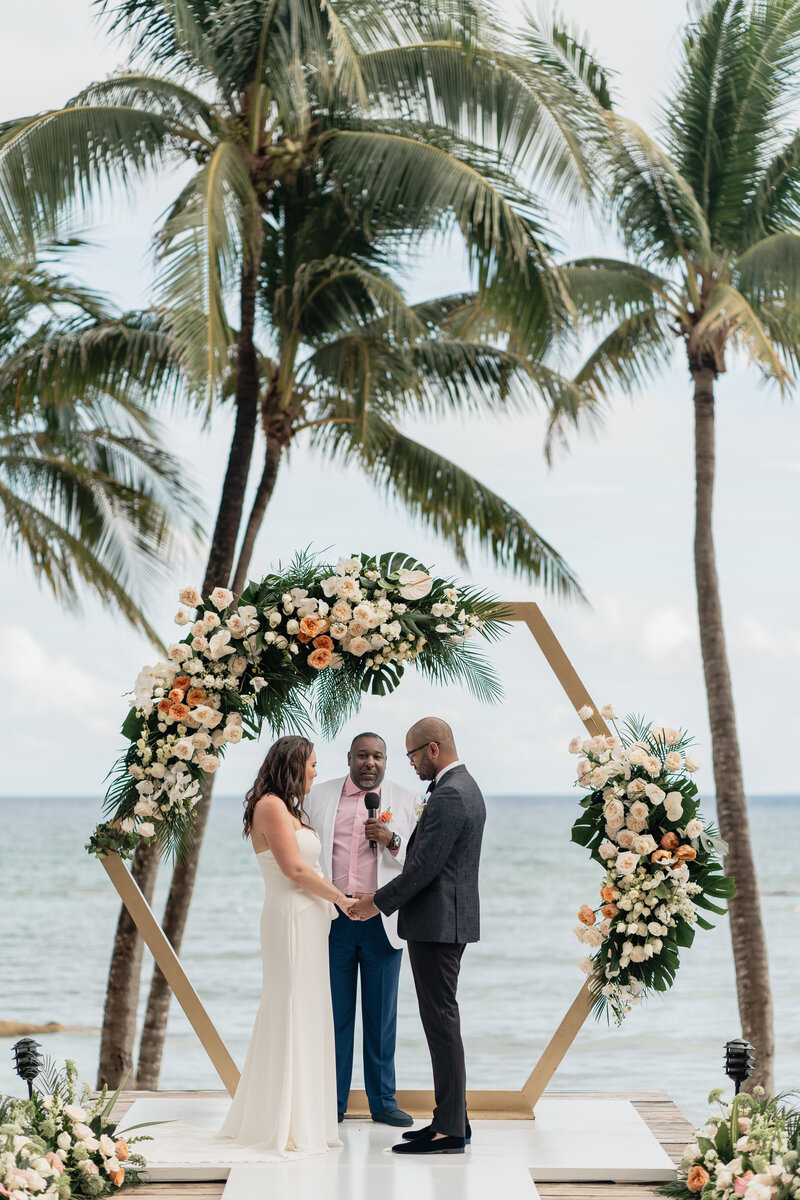 couple getting married in mexico