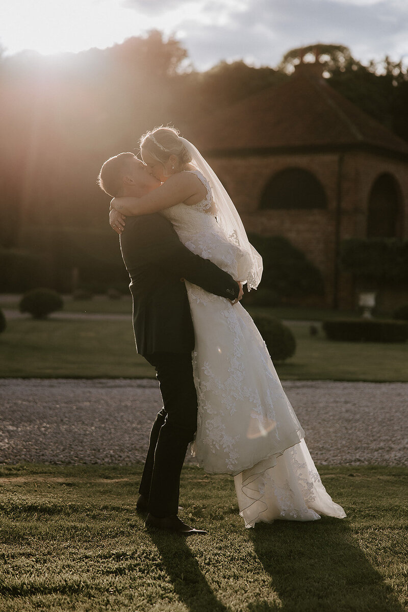 0027Sophie and Ross Hazel Gap Barn Sneak Peeks - DanTomkins Photography