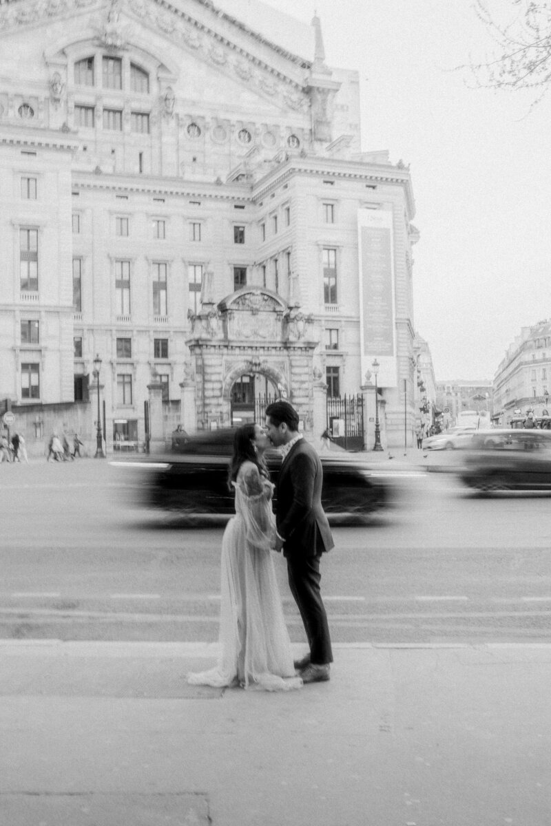 100-Destination-Wedding-Elopement-Photographer-Paris-Cinematic-Editorial-Luxury-Fine-Art-Lisa-Vigliotta-Photography