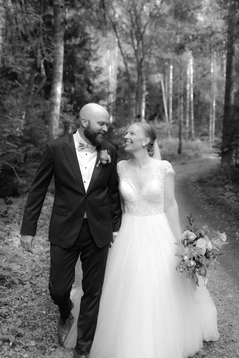 Romanttinen hääkuva hääparista