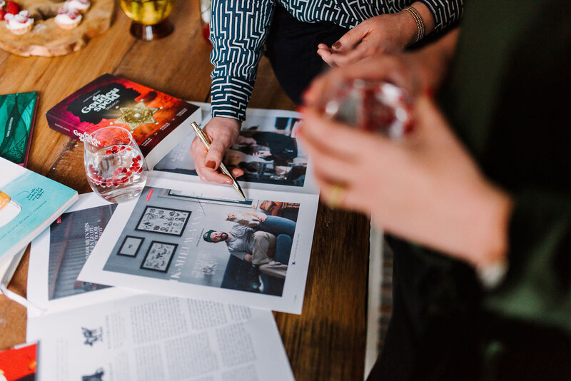 Bladkamer en Studio Nijenhuis bekijken ontwerp magazine en glossy
