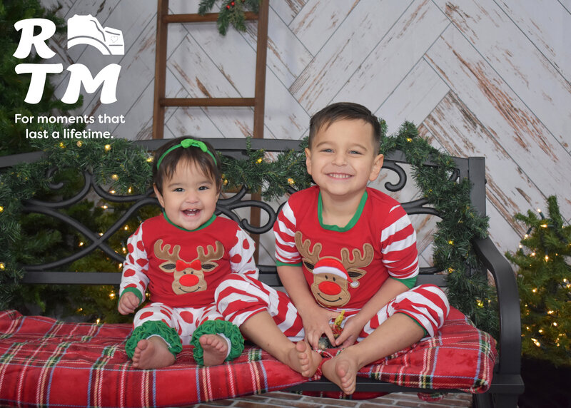 Christmas_family_siblings_minisession_studio2