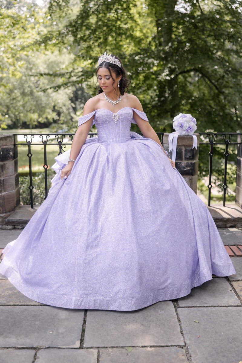 Janila quinceañera portrait