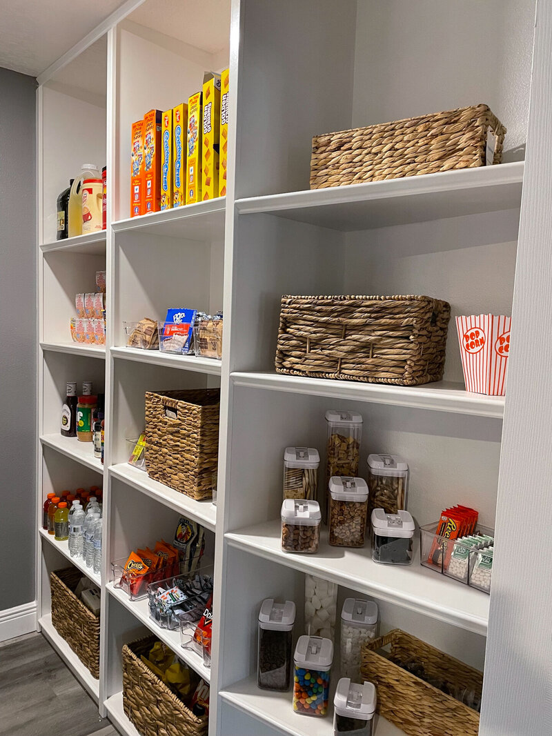 A Messy Girl's Guide to an Organized Pantry - Jessica Welling
