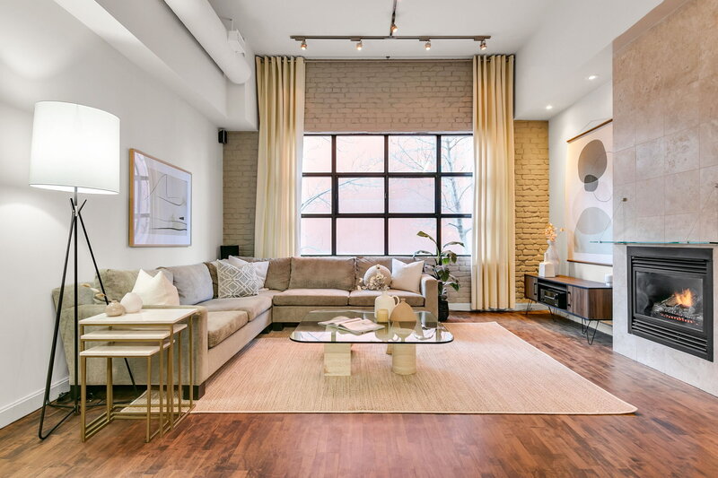 10-web-or-mls-8_007_Living Room