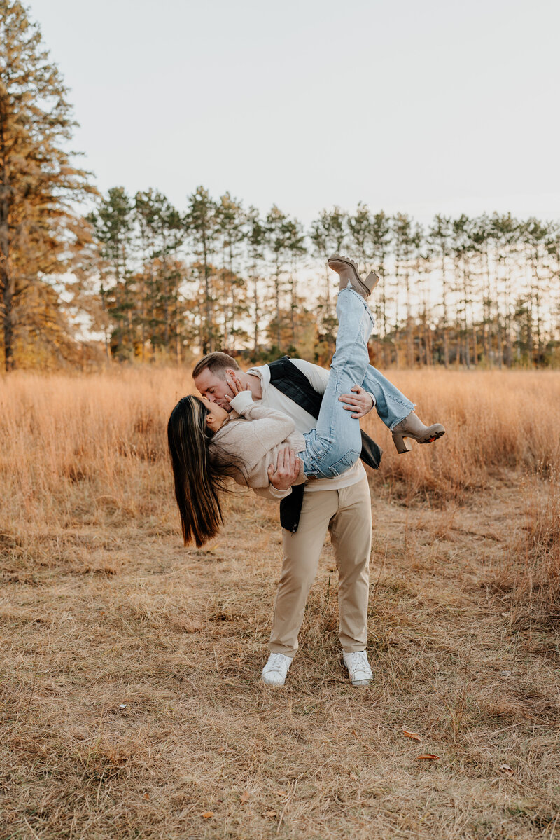 fall couples engagement photoshoot in minnesota-186