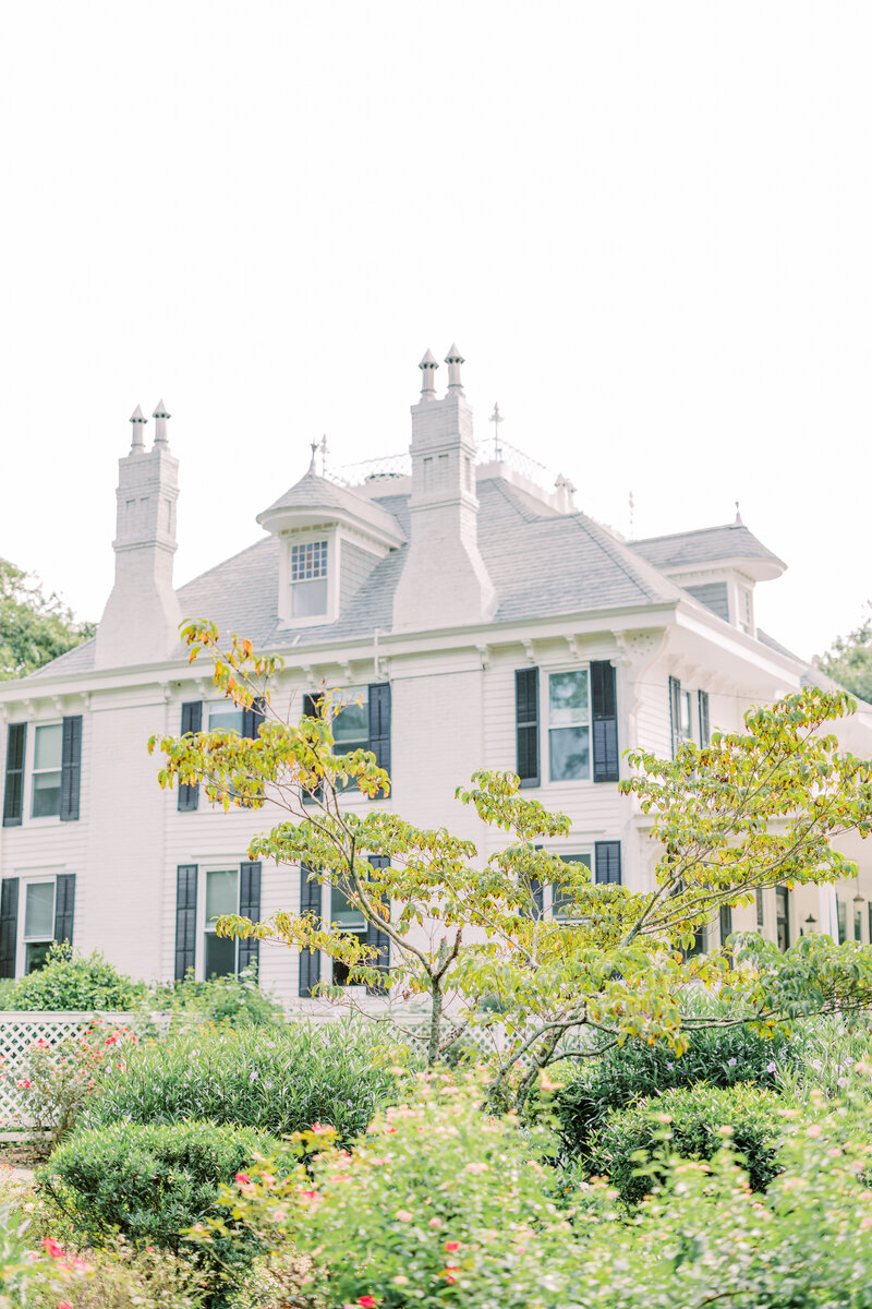 Historic white mansion in Atlanta
