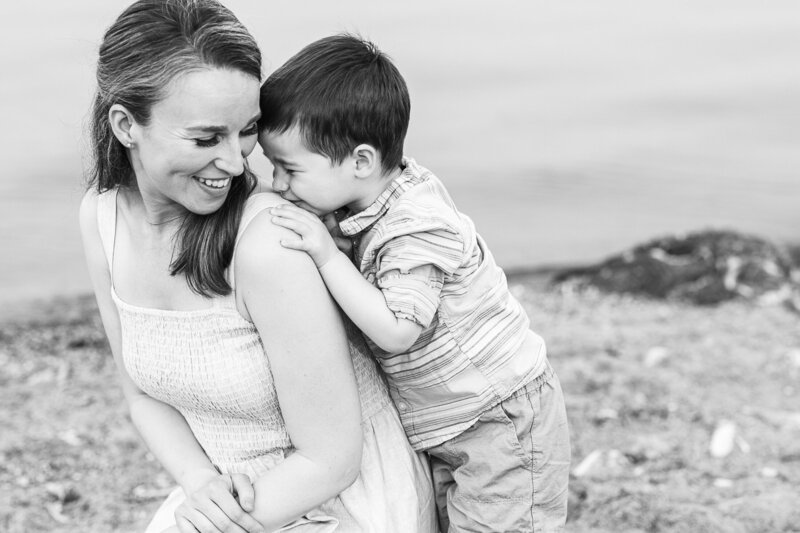 2024 krystal-moore-photography-buffalo-pound-beach-mini-mom-and-son-9