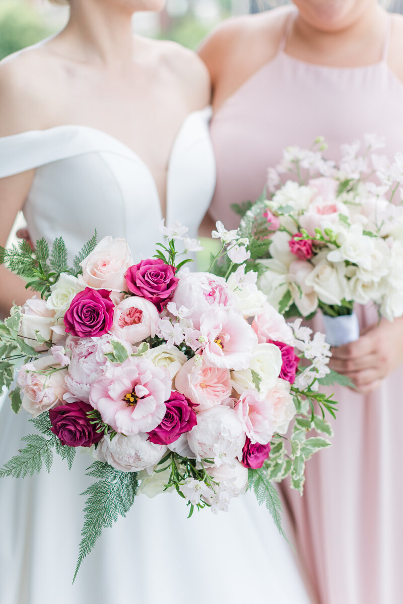Blush pink floral bouquets
with garden roses, lisianthus,
peonies, and ferns. Artistic
ceremony arrangements for Eastern Shore wedding venues.
