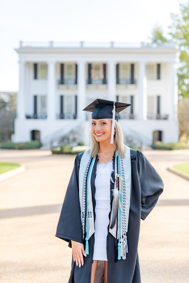 University of Alabama Senior Grad Pictures _ Lauren Elliott Photogrpahy _ Georgia Carpenter-5