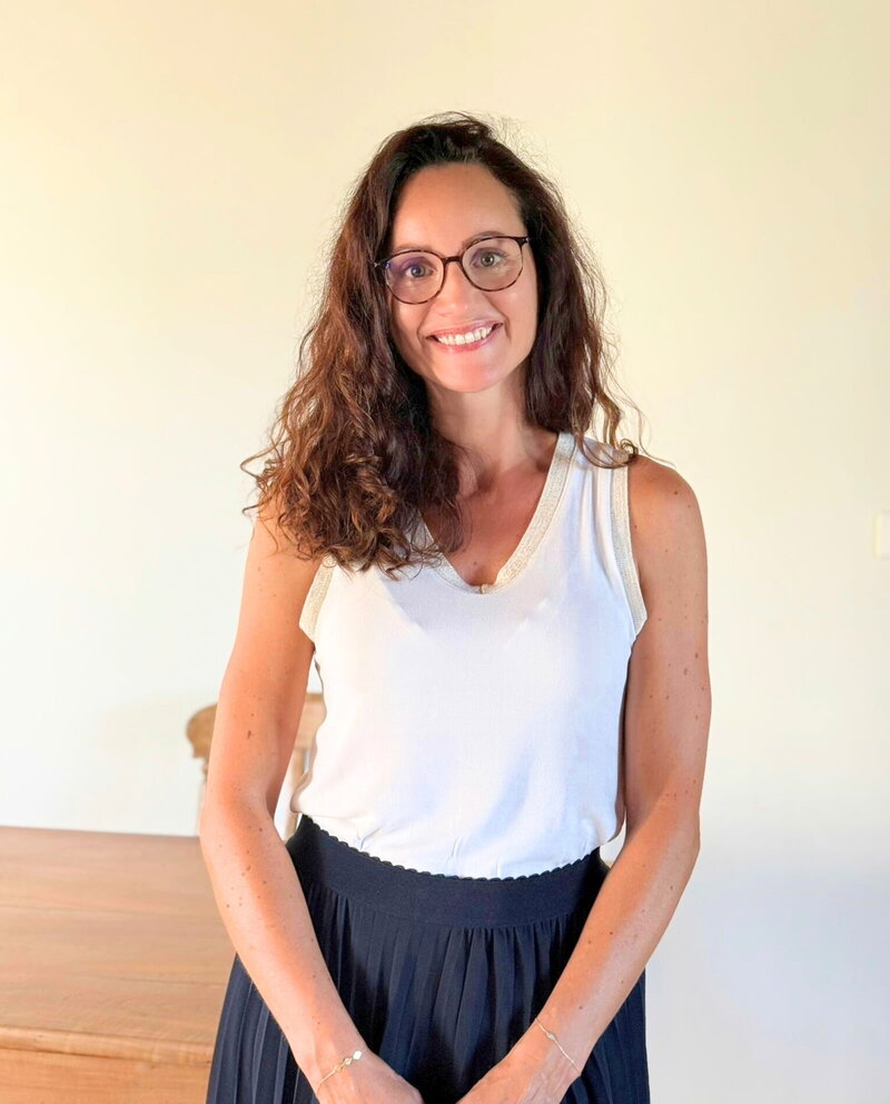 une juriste indépendante qui travaille de chez elle et qui est disponible 7 jours sur 7