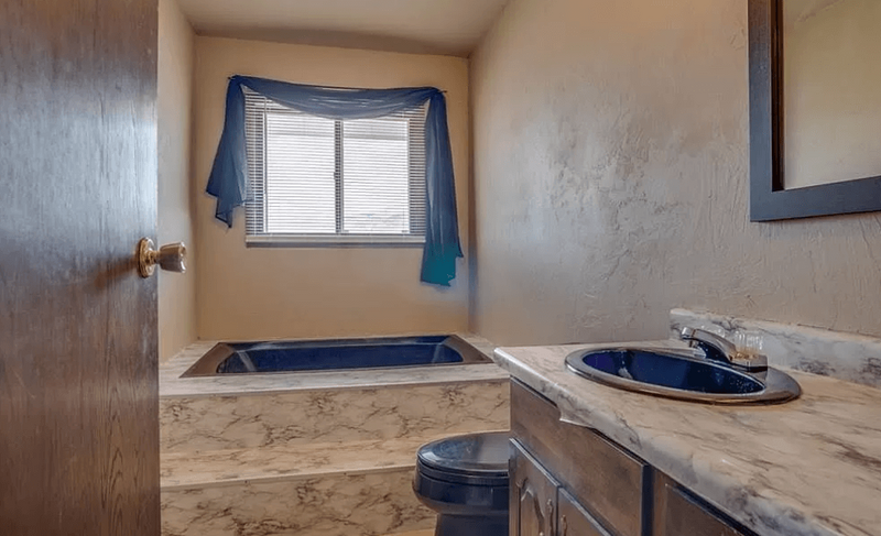 Ridgeview-Before- Bath