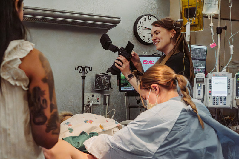 portland-birth-photographer-natalie-broders-at-a-hospital-birth-2024-1