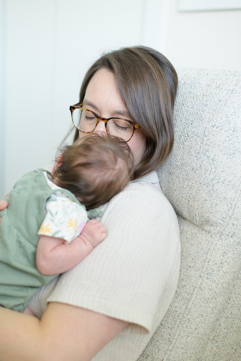 in home newborn lifestyle session 0004