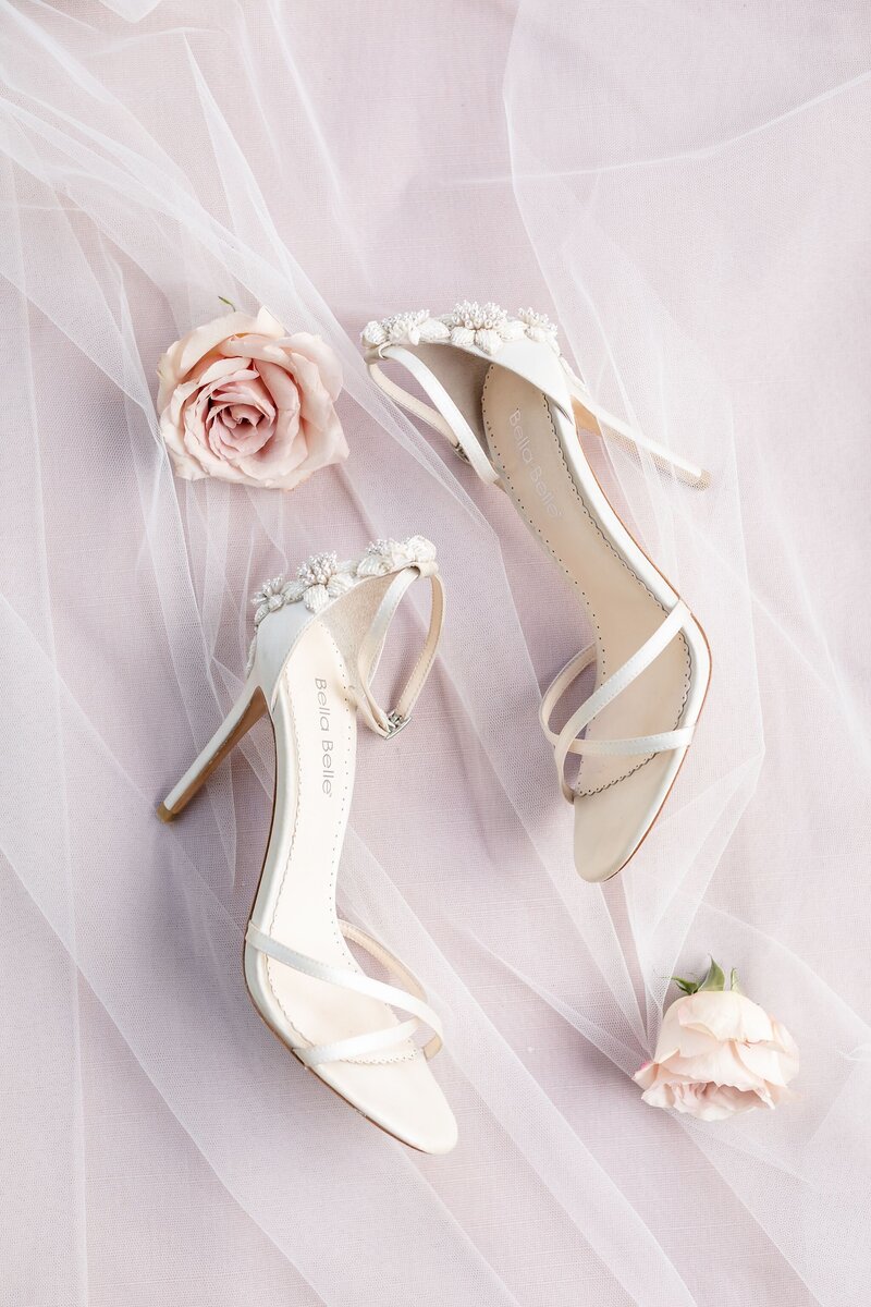 Graydon Hall Wedding in Toronto Ontario by Dylan  Sandra Photography -5