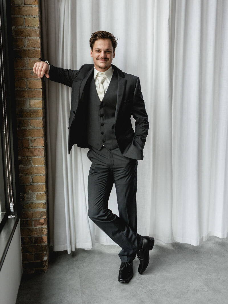 GroomPortraits-2021.07.30CandaceandChaseWedding-4-LaurenBakerPhotography