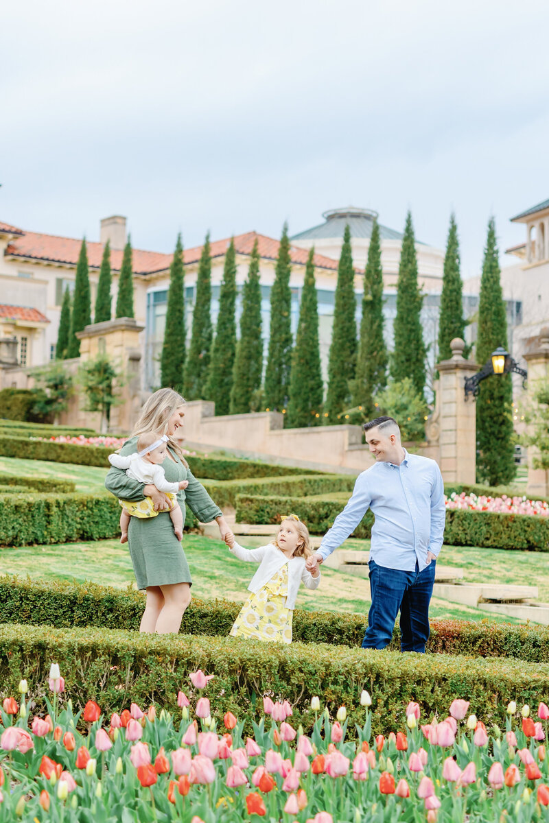 Mackey Family Photoshoot - Philbrook Museum - Amanda Hitchen Photography-19