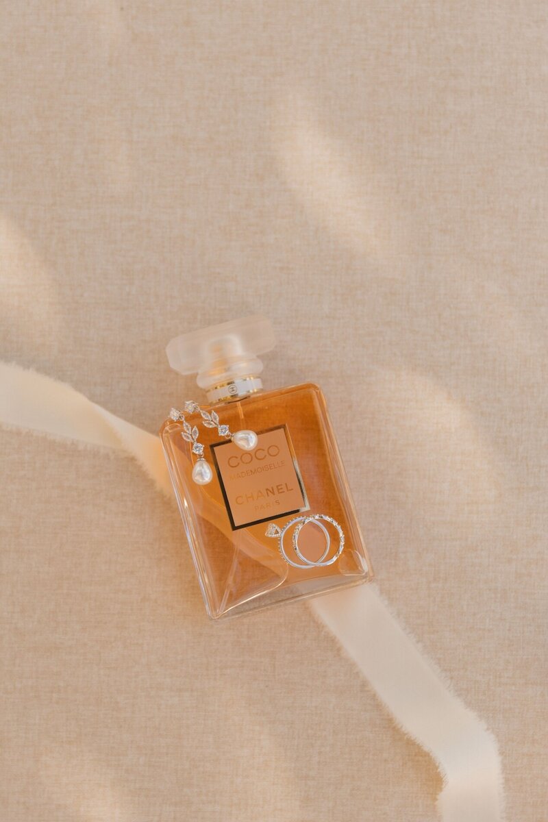 birdes perfume and rings