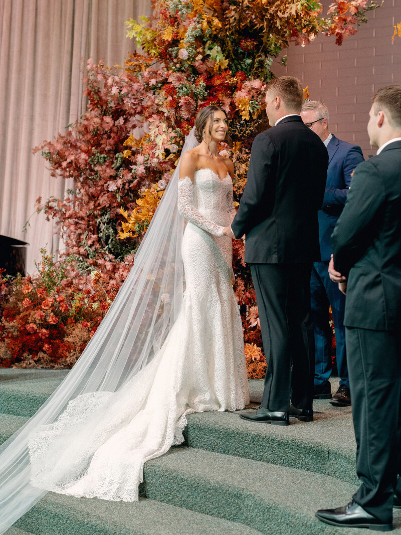 Autumn-Maximalist-Wedding-with-rich-tones-blue-velvet-draping-Ashley-Ludaescher-Photography-Vanessa-Noel-Events-0018