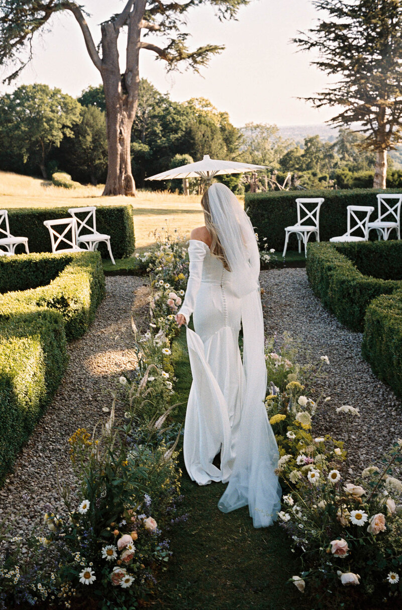 Flora_And_Grace_Provence_Analog_35mm_Fim_Editorial_Wedding_Photographer-36
