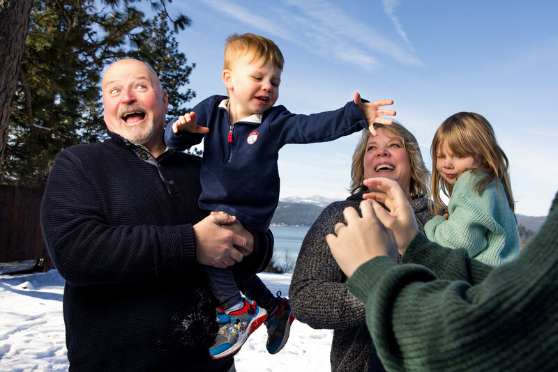 crying-grandson-family-portrait-winter-coeur-dalene