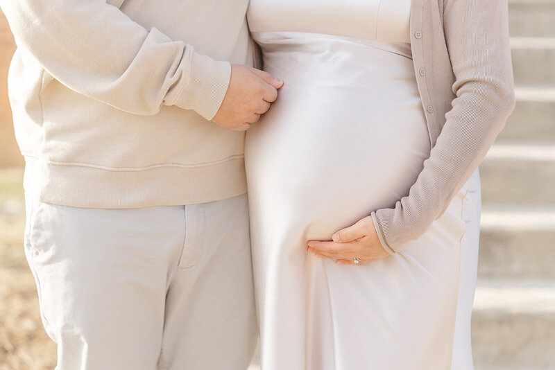 parents touching mom's pregnant belly in Centreville, Virginia