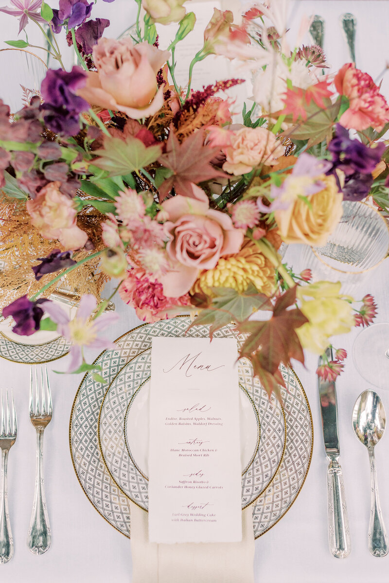 6-alisonbrynn-Radiant-LoveEvents-Maxwell-1-House-overview-detail-table-setting-long-menu-on-gold-accent-plates-tropical-colorful-floral-centerpiece-outdoors-romantic-elegant-timeless