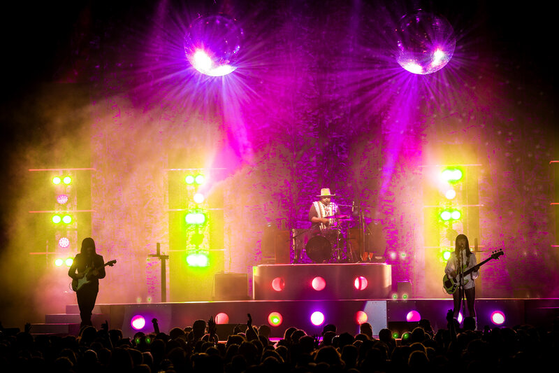 Light Shifter Studios captures photos of Khruangbin in Asheville, North Carolina. 