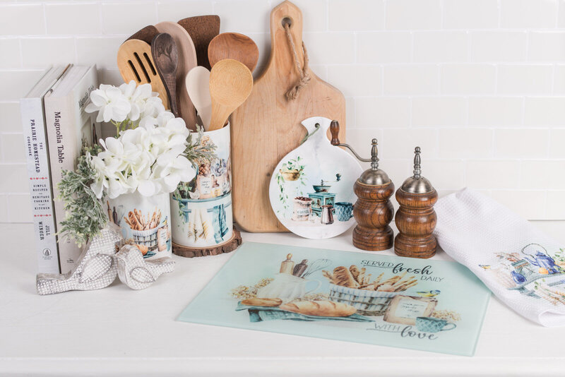 Farmhouse Chic kitchen  cupboard decor