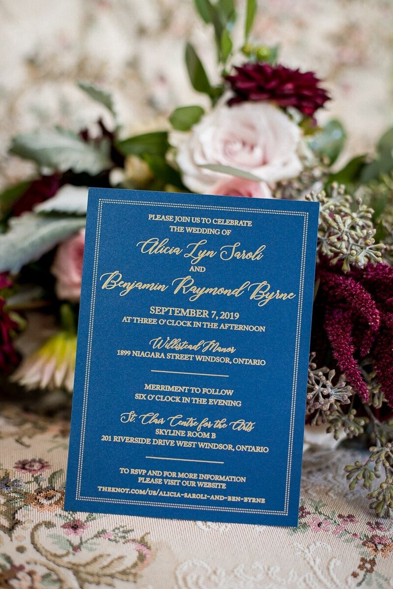 navy-blue-gold-foil-wedding-invitation-min