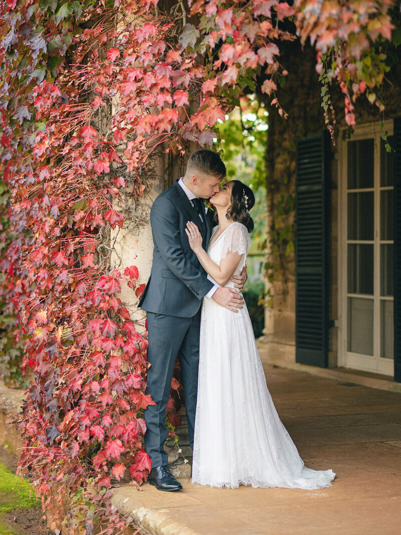 Close up portrait of bride and groom in Southern Highlands