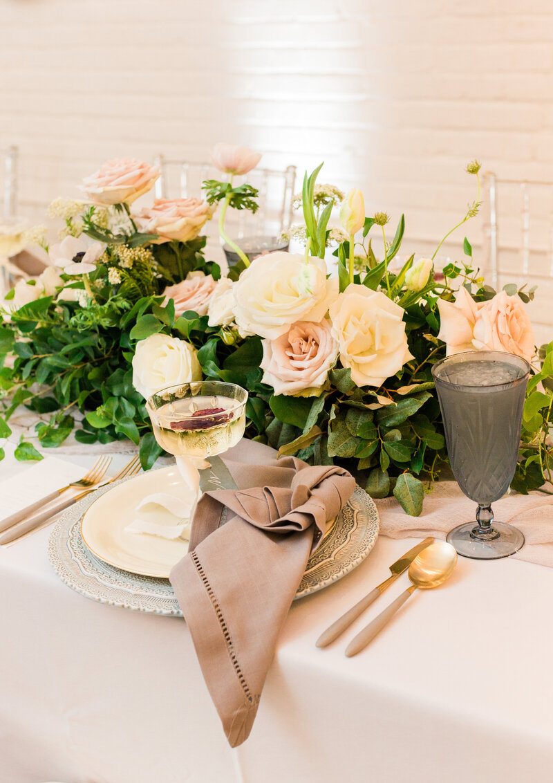 reception table-setting wedding