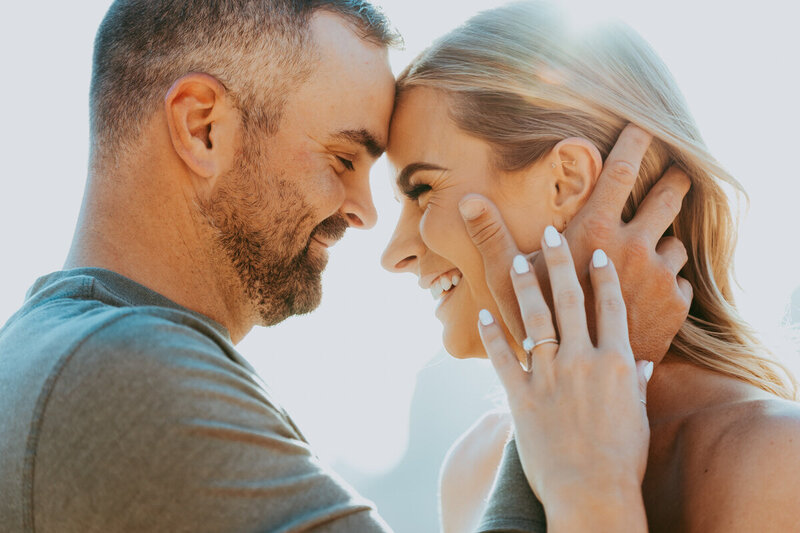 sedona engagement photographer captures couple in sedona