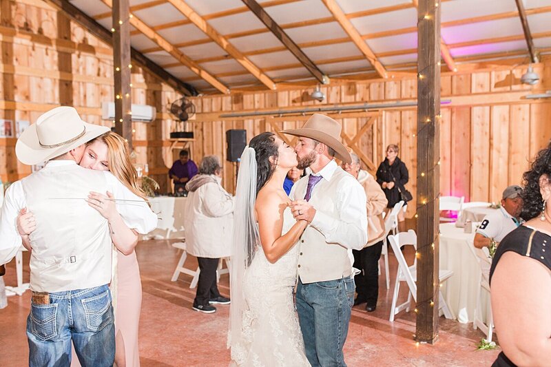 Austin-Texas-Barn-Wedding47