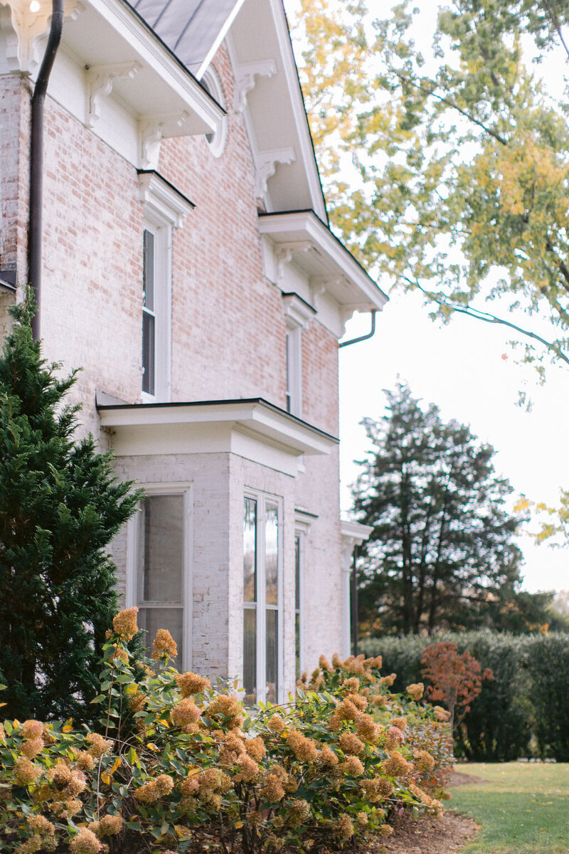 NikkiSanterre_EastCoastLuxuryWeddingPhotographer_CaitieHanrahan_KeswickHallWedding_Jac&Zach-520