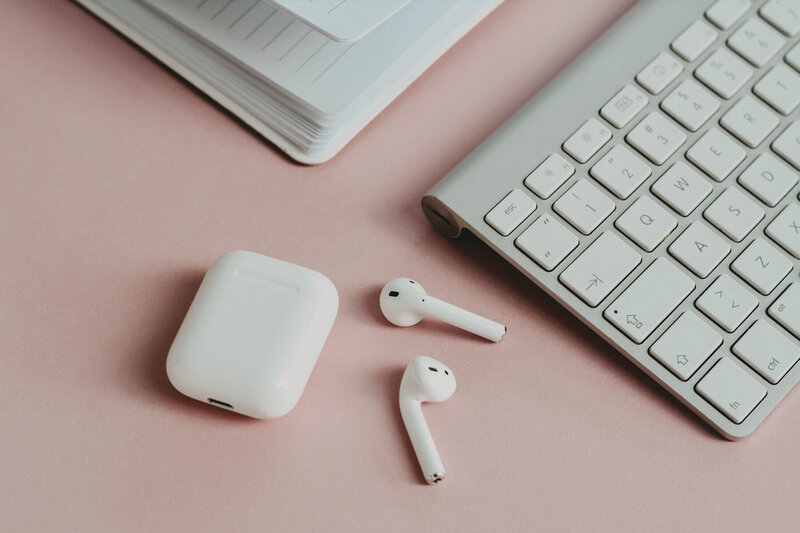 A tidy workspace with a keyboard and mouse, symbolising the organised approach of health professionals like dietitians.