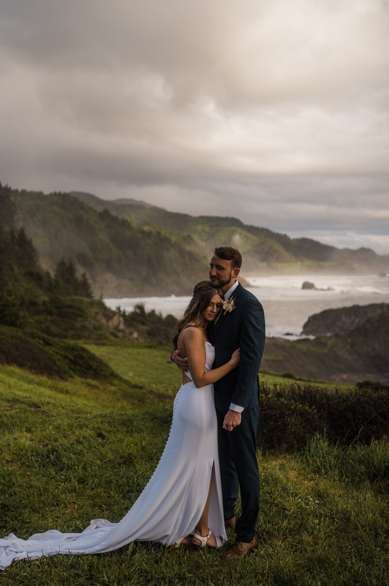 Couple eloping at Crook Point on the Oregon Coast