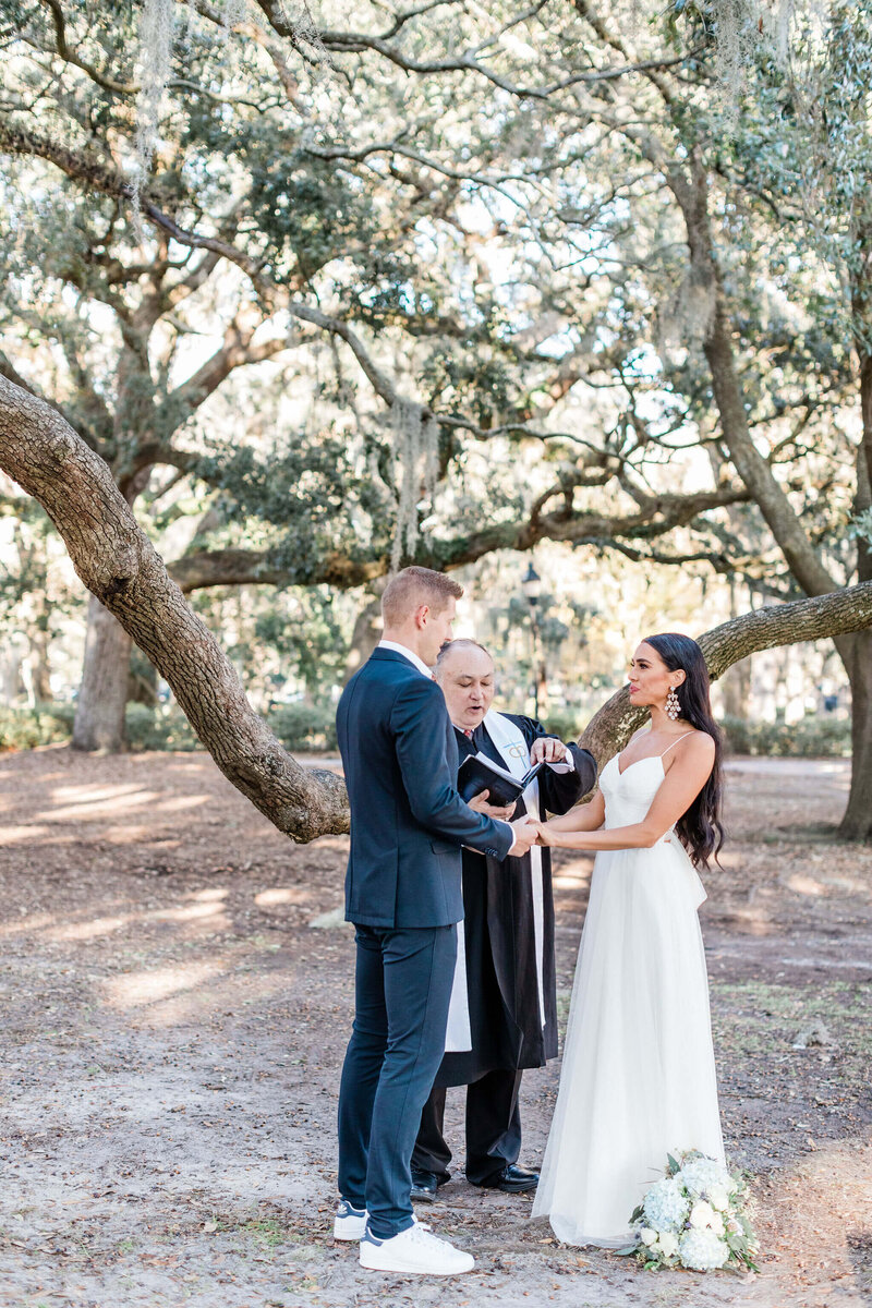 Savannah_Elopement_in_Forsyth_Park__Low_branch03
