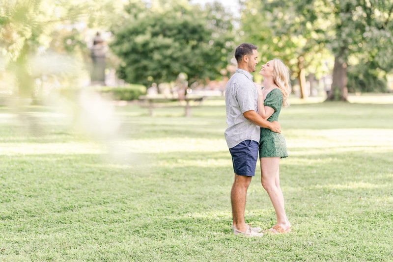 engagement-photos-in-short-north-at-goodale-park-in-downtown-columbus-ohio_1098