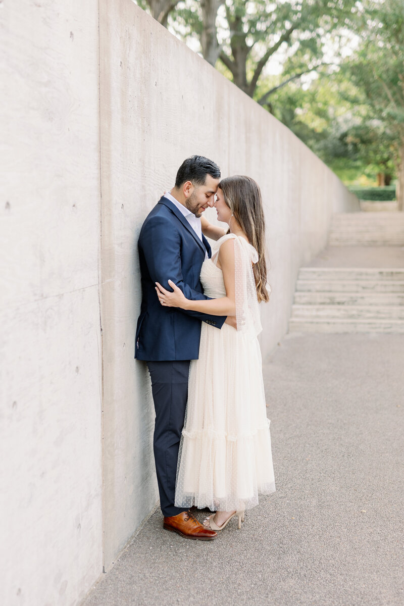 Fort-Worth-Kimbell-Art-Museum-Engagement-Session-Chirstian-Wedding-Photographer-Kortney-Boyett10