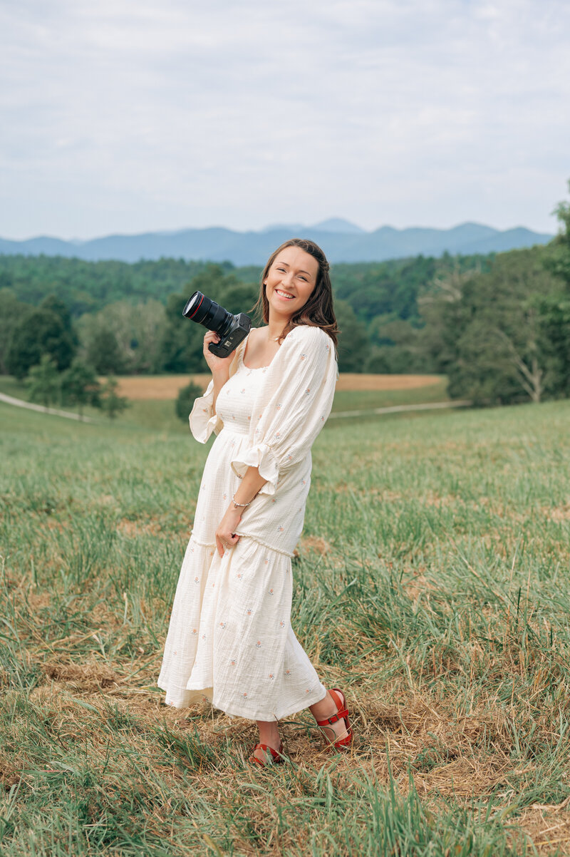A family and motherhood photographer based in Asheville, NC