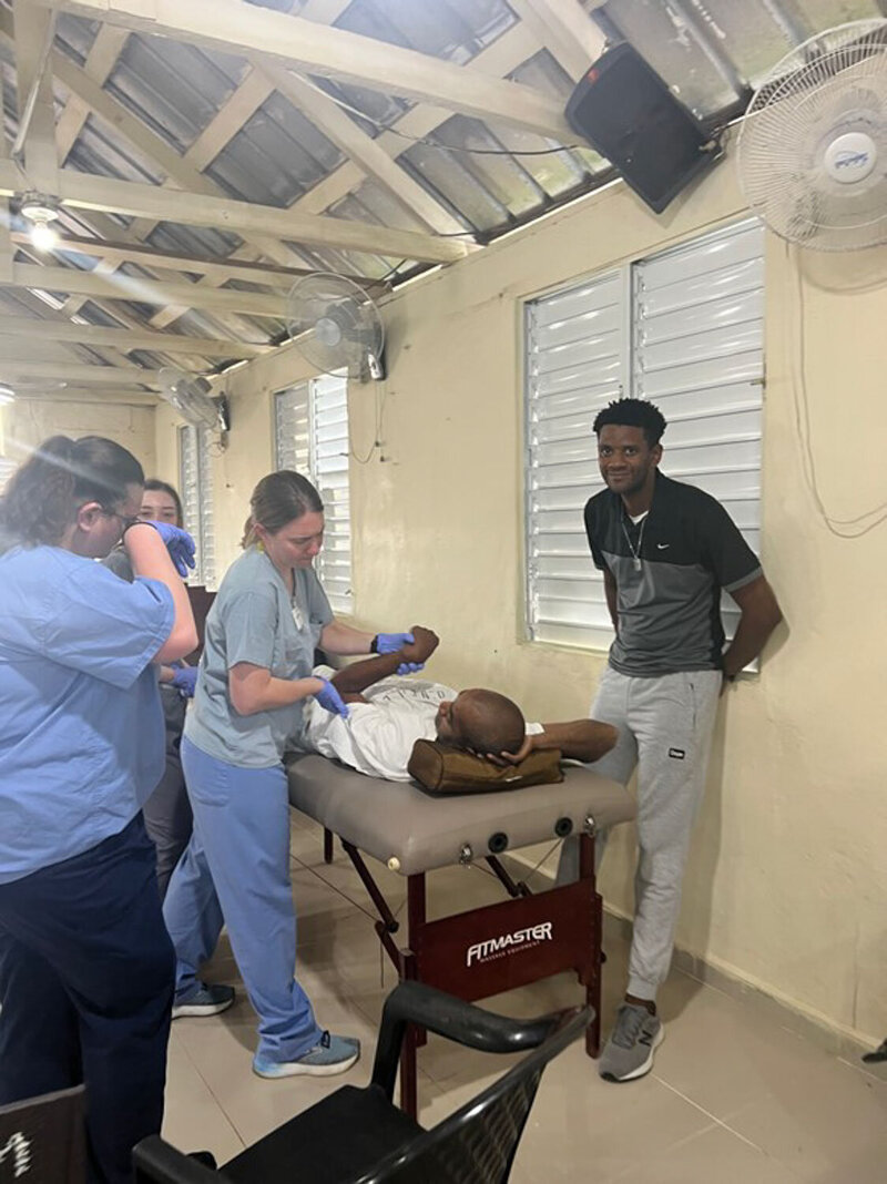 group of students and patients at CMMA mission