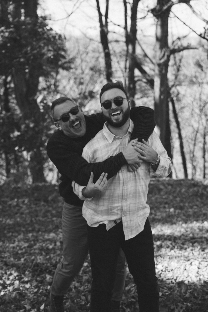 Adventurous Pittsburgh couples photography capturing candid laughs, warm embraces, and golden-hour romance for partners who cherish genuine connection.