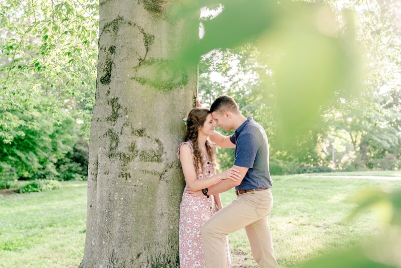 colorful-spring-garden-engagement-in-virginia-00020