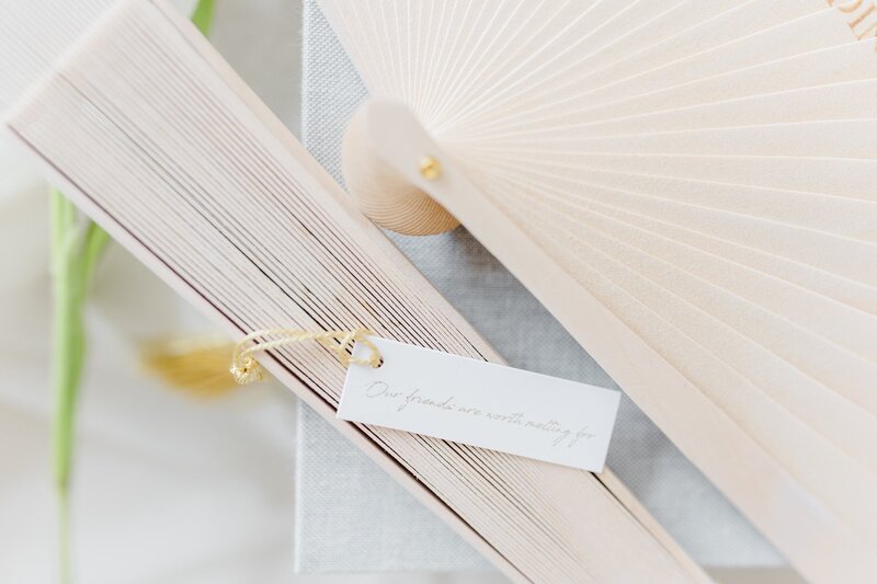 Personal and bespoke note of luxury fan for destination wedding at Lake Como