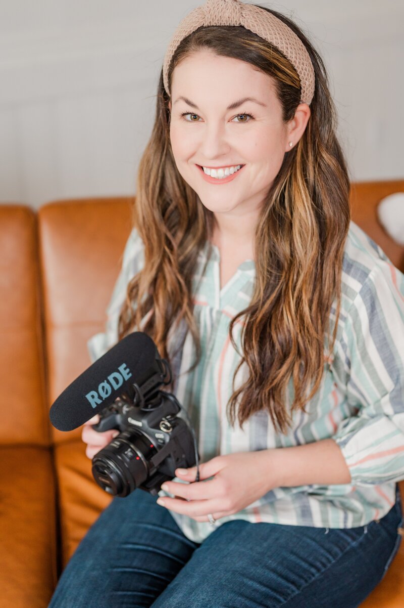 Kelli smiling and holding a mug