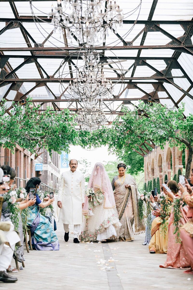 Chicago Wedding Photo at Wrigley Building