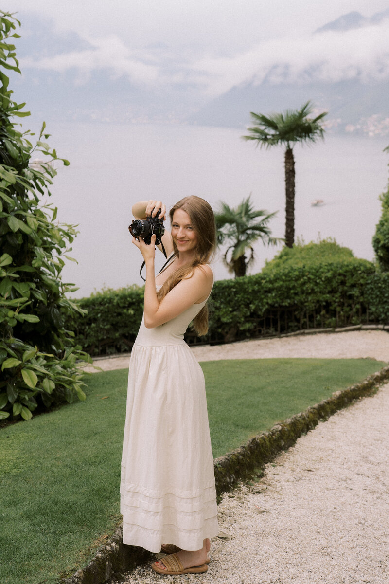 My tips for how you can make sure that your getting ready photos on your wedding day are the best they can be.