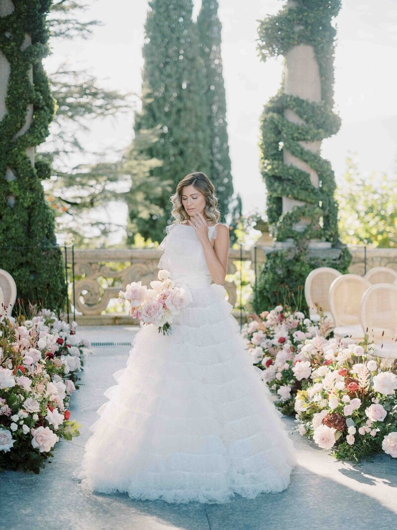 outdoor-luxury-bridal-portrait