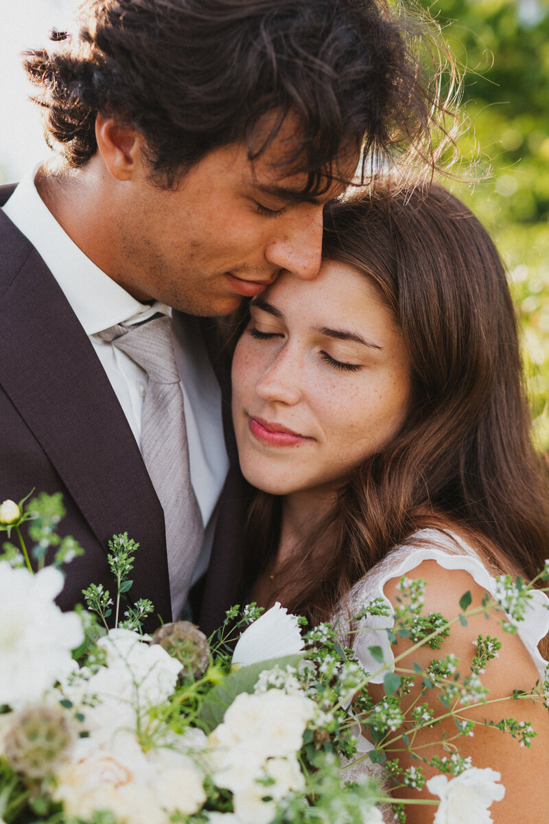 We offer timeless and elegant wedding photography all throughout Saskatchewan